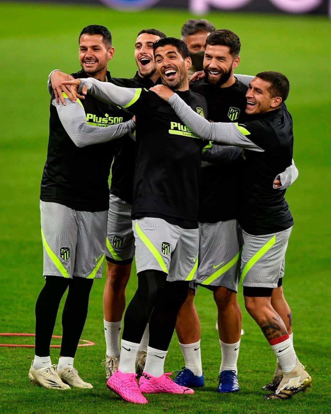 のインスタグラム：「Everybody ❤️ @luissuarez9!  #LaLiga #LaLigaSantander #Atleti #LuisSuárez #Football」