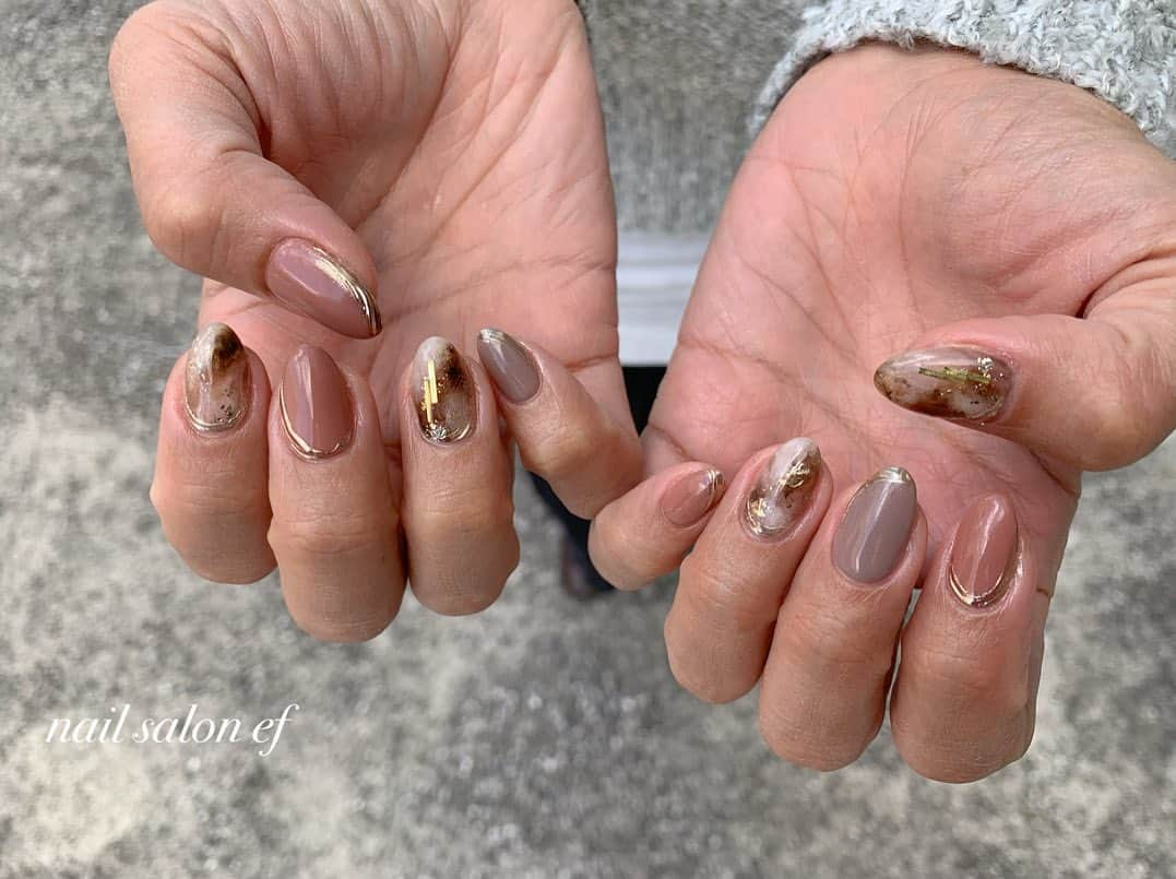 小森純さんのインスタグラム写真 - (小森純Instagram)「最近のお客様ネイル💅 @ef.nail  ・ ネイルは難しいですが、まじで楽しいです😊 ここ最近は毎日出勤していて、自分の時間が働いてる時間になっていますw そんな日々が本当に有り難いです😭。 4.5月と休業していたので、 働ける事がどれほど幸せなのか身をもって感じています。 ・ 明日も頑張ります☺️ ・ #グラデーション#ニュアンスネイル#ニュアンスネイルデザイン#インクネイル #冬ネイル#秋ネイル#秋ネイルデザイン#ワンカラー#シンプルネイル#efネイル#efネイル石川町#efネイル石川町店#efネイルグループ#efネイルサロン#efネイル横浜#efネイル代々木上原店オープン#efネイル代々木上原#efネイル東京店#小森純#ギャラクシーネイル」10月21日 18時59分 - jun.komori1122