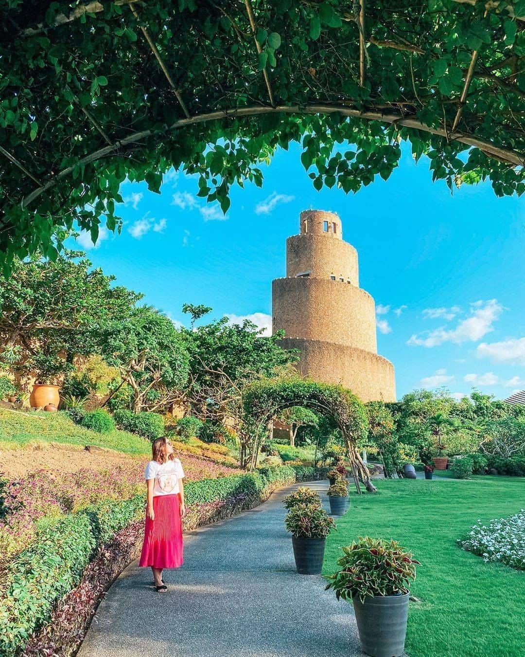 Be.okinawaのインスタグラム：「Is Okinawa Churaumi Aquarium the only name that comes up when you hear Ocean EXPO Park? If so, you are missing a beautiful garden just close by. Tropical Dream Center will give you a lovely experience as if you were lost in a carpet of flowers.  📍: Tropical Dream Center, Motobu Town 📷: @1.jenesaisquoi.1 Thank you very much for the wonderful photos!  Hold on a little bit longer until the day we can welcome you! Experience the charm of Okinawa at home for now! #okinawaathome #staysafe  Tag your own photos from your past memories in Okinawa with #visitokinawa / #beokinawa to give us permission to repost!  #tropicaldreamcenter #motobutown #熱帯ドリームセンター #本部町 #熱帶夢幻中心 #열대드림센터 #모토부초 #oceanexpopark #japan #travelgram #instatravel #okinawa #doyoutravel #japan_of_insta #passportready #japantrip #traveldestination #okinawajapan #okinawatrip #沖縄 #沖繩 #오키나와 #旅行 #여행 #打卡 #여행스타그램」
