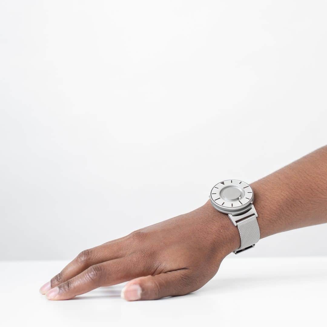 Eone Time Japanさんのインスタグラム写真 - (Eone Time JapanInstagram)「視力に頼らなくても時間を知ることができる。 「さわる時計 Bradley」は全ての人を含むデザイン、 インクルーシブデザイン時計です。  Design for everyone, Eone  ー  #watch #時計 #腕時計 #ユニバーサルデザイン #bradleytimepiece #eone #ブラッドリー #イーワン #ブラッドリータイムピース #触る時計 #今日の時計 #時計好き #お洒落さんと繋がりたい #ペアウォッチ #プレゼント #universaldesign #世界視力デー #worldsightday #inclusivedesign」10月21日 19時00分 - eone_japan
