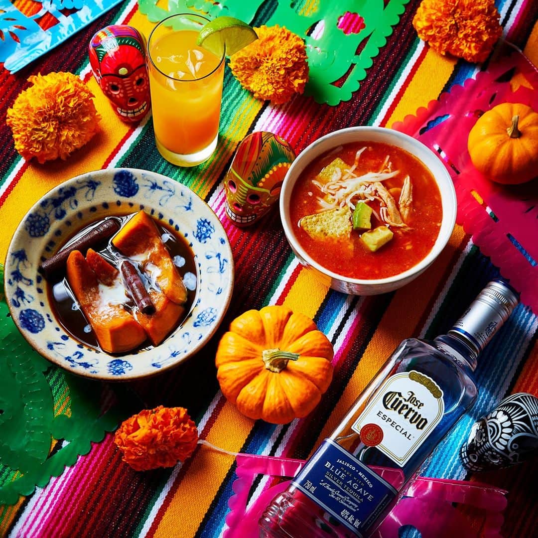 Jose Cuervo Japanさんのインスタグラム写真 - (Jose Cuervo JapanInstagram)「死者の日がテーマの本格メキシコ料理を作って、一緒に死者の日を祝おう。レシピは近日公開！お見逃しなく🇲🇽⁠ . ⁠ . ⁠ . ⁠ . ⁠ . ⁠ #クエルボ #死者の日 #メキシコ #メキシコ旅行 #メキシコ文化 #お酒 #カクテル #テキーラ #祝祭 #お祭り #メキシコのお盆 #レシピ」10月21日 19時01分 - josecuervojp