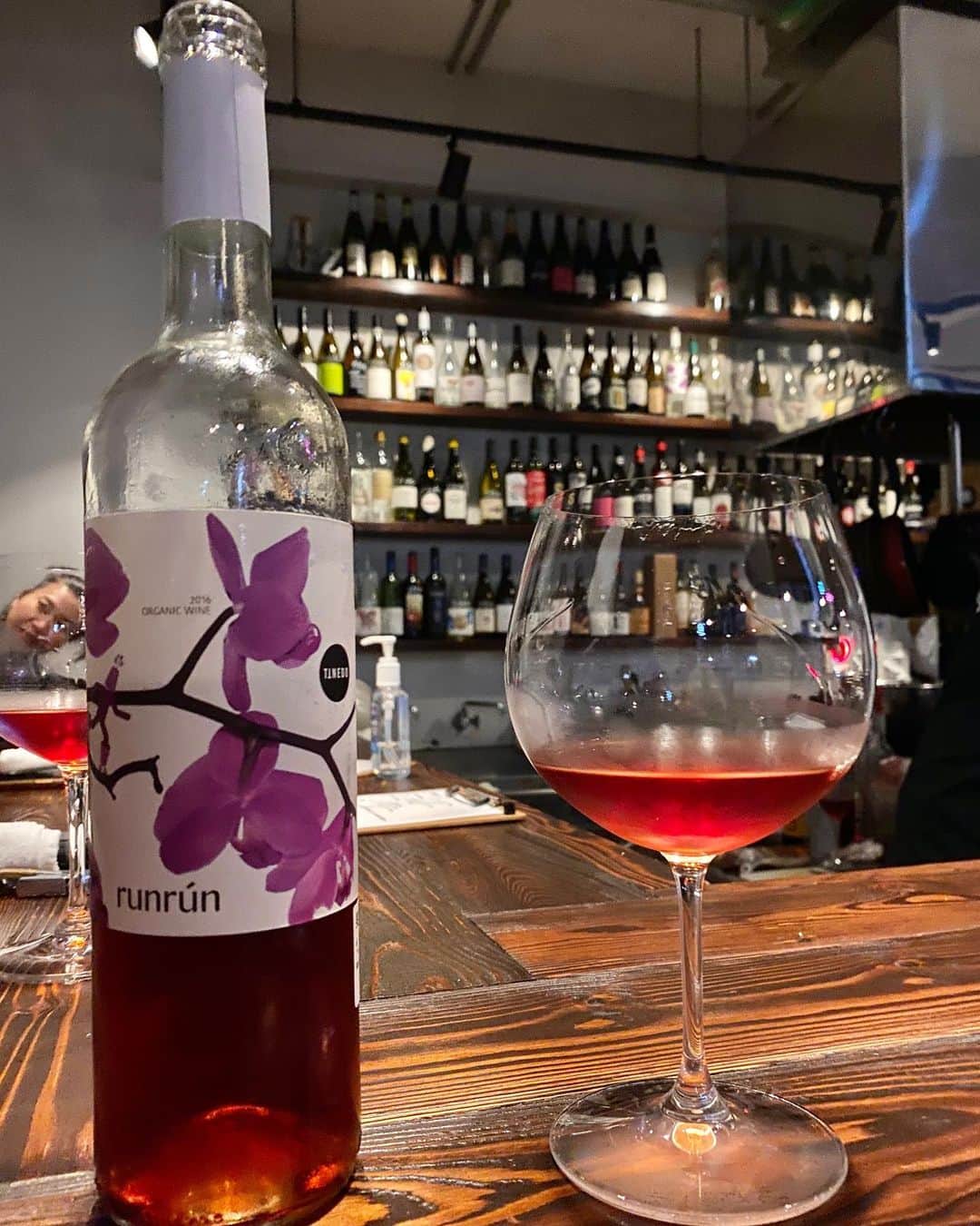 世礼奈のインスタグラム：「💜 一目惚れして選んだのよ🍸 Me enamoré de ella a primera vista y elegí  #runrún #ルンルン #Spain #スペイン #Borracha #酔っ払い」