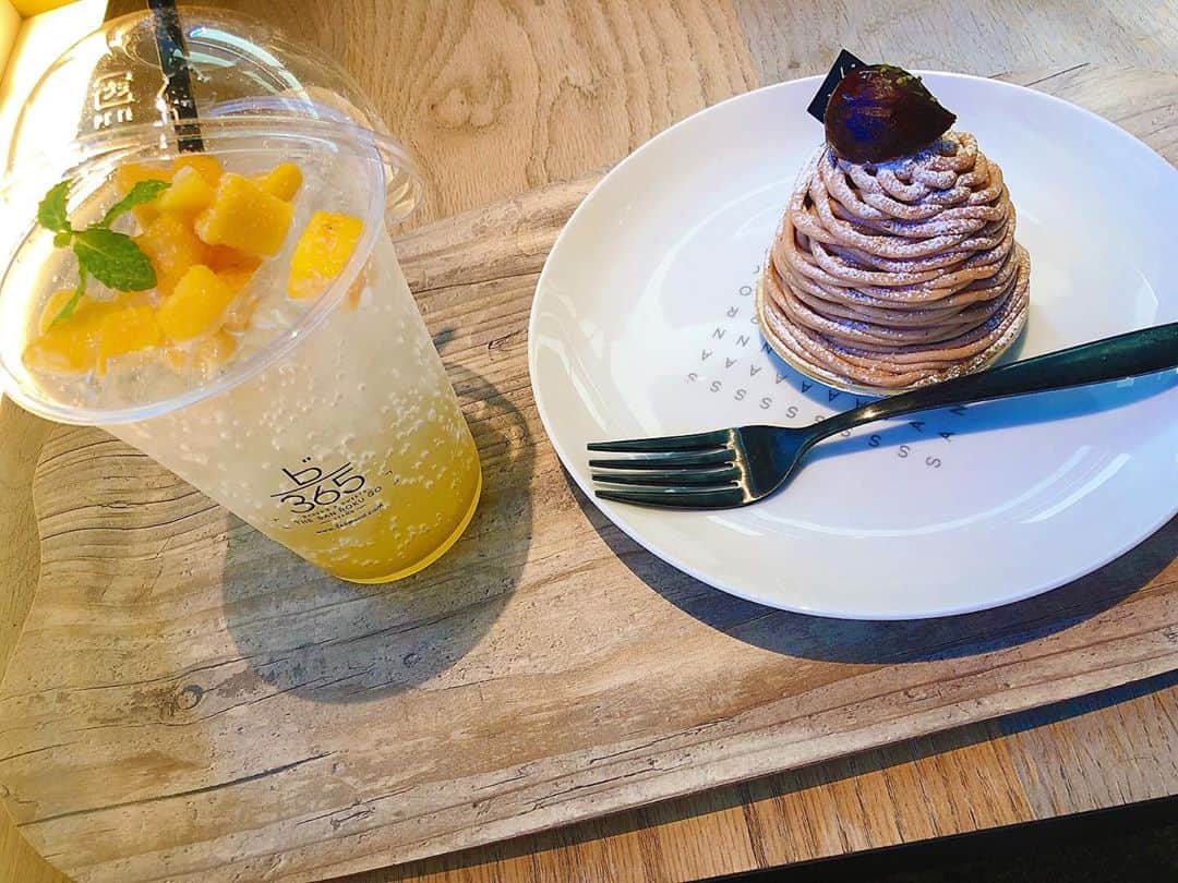 yuu__aaaのインスタグラム：「. . もっともっとモンブラン食べたいー🌰 . 和栗のモンブランだいすき...♡ . . #cafe#catstagram #モンブラン#和栗のモンブラン #カフェ#カフェスタグラム #おでかけ#カフェ好きな人と繋がりたい」