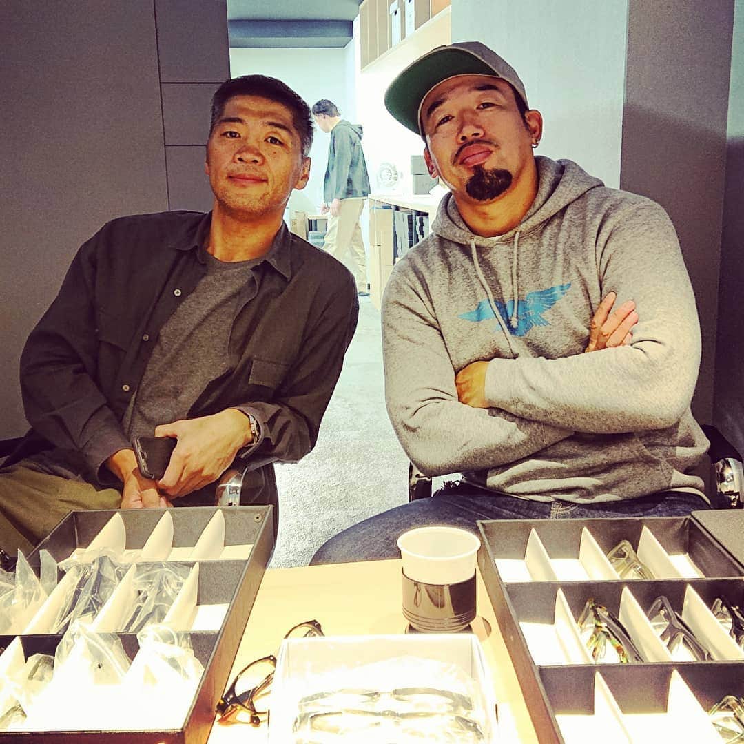 武蔵のインスタグラム：「K-1の後輩、"ミスター闘争本能"富平 辰文！  富くんのアイウェアブランド「A.D.S.R」で偏光グラス作成🕶️  仕上がりが楽しみです。  #武蔵 #富平辰文 #adsr #eyewear  #k1japan  #fishing」