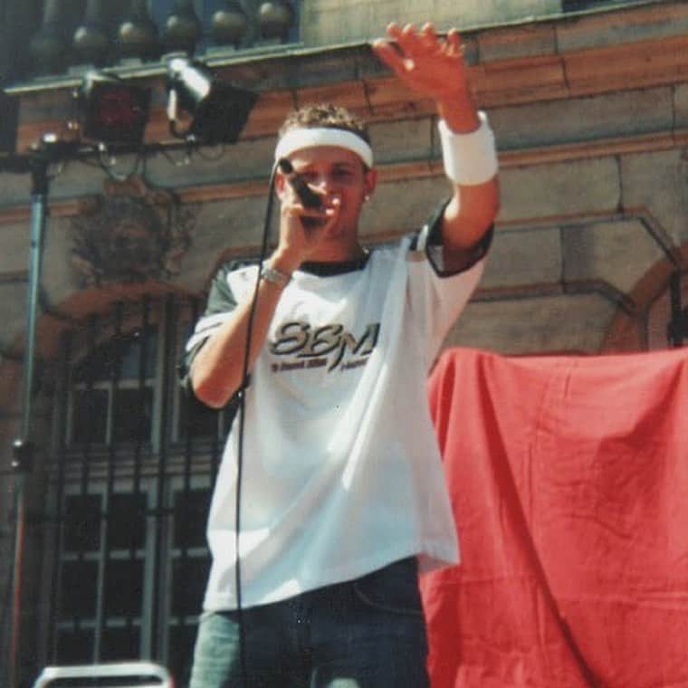 エム・ポコラさんのインスタグラム写真 - (エム・ポコラInstagram)「How it started vs how it’s going... 21 juin 2003 fête de la musique à Strasbourg sur un petit podium devant 20 personnes vs #pyramidetour zénith de Strasbourg sold out... #startedfromthebottom #dreambigworkhard ps: entre temps j’ai aussi appris à tenir un micro correctement!」10月21日 19時11分 - mattpokora