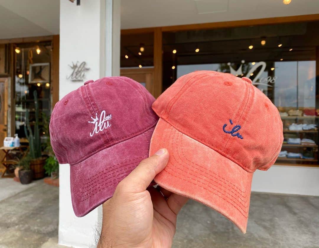 のインスタグラム：「アイルふく "アイル"を刺繍。 "ちょこっとアイル"を刺繍。 それぞれ準備が整いました。 ・ヴィンテージキャップ ¥5,080- 販売 沖縄店 ok！ Web 10月22日(木)19時~ #ilu098 #アイルキャップ #沖縄 #おきなわ #帽子 #okinawalife #beokinawa」