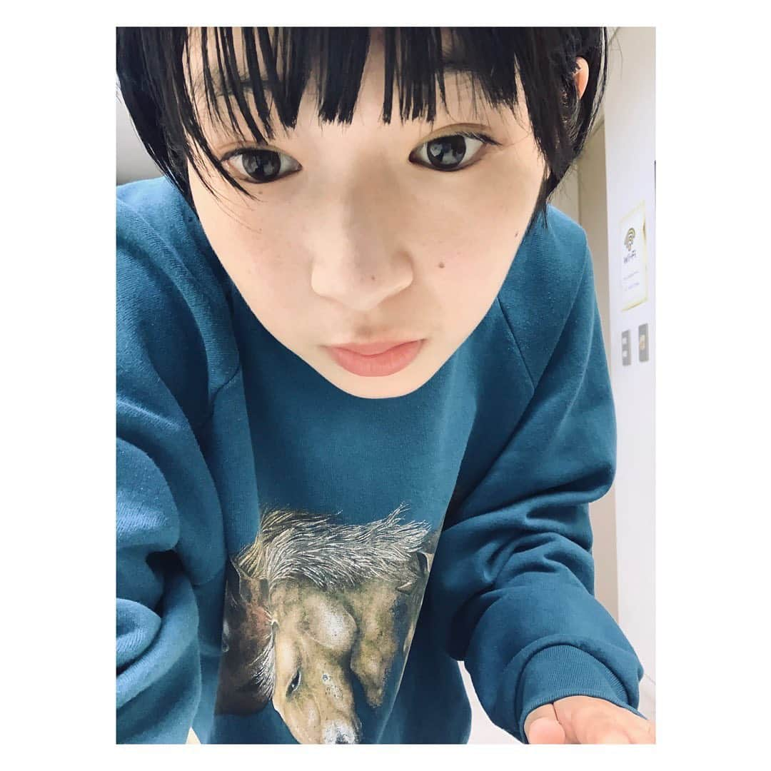 石川瑠華さんのインスタグラム写真 - (石川瑠華Instagram)「本日10月21日発売の ananの"イットガール"という企画で 取材をしていただきました🙇  ありがとうございます！  鬼滅の刃が表紙のananです。  @anan_mag  #anan #イットガール #石川瑠華」10月21日 19時15分 - ___rukaishikawa