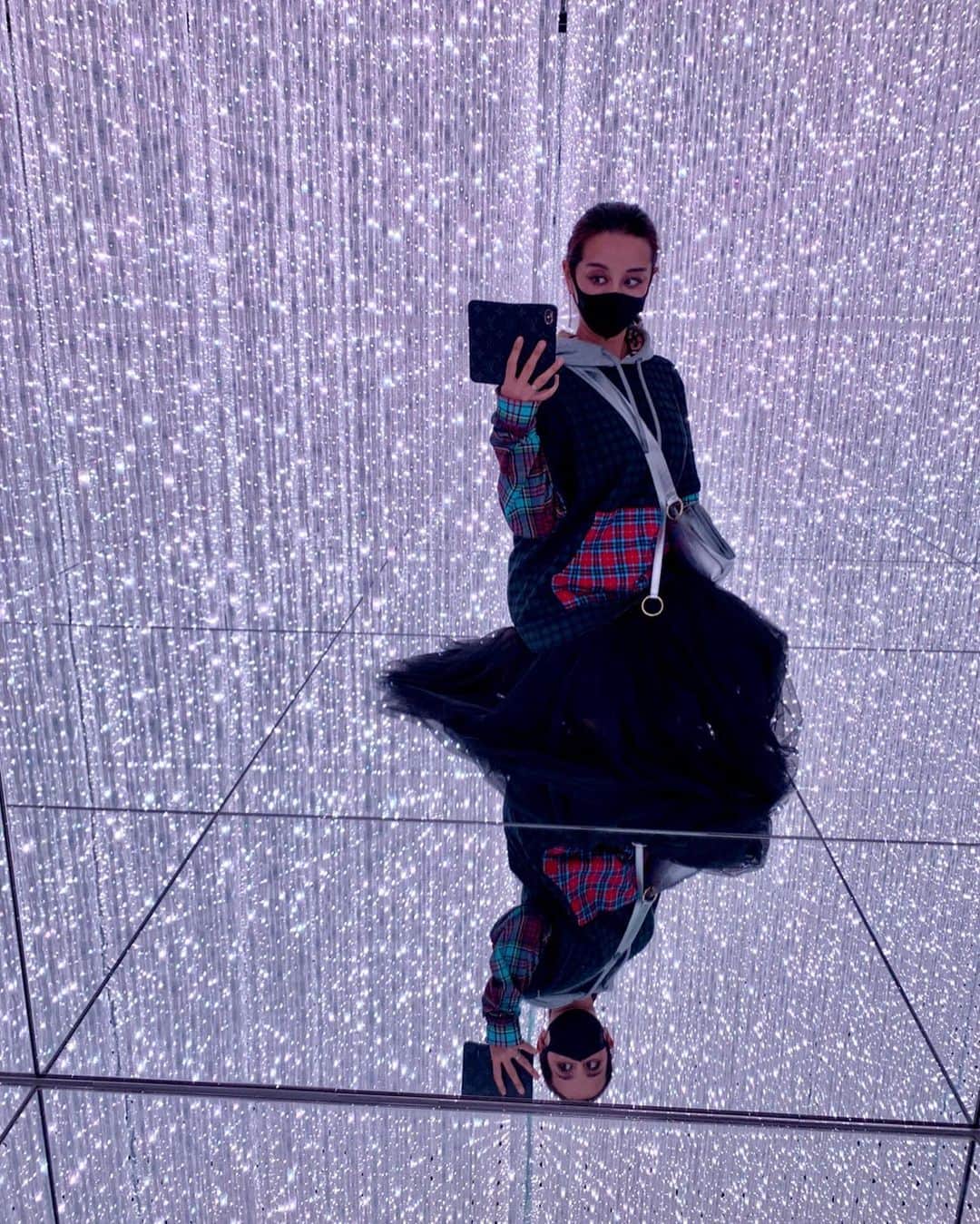 のインスタグラム：「teamLab. Planets Tokyo🪐🌟🌈💞  チームラボプラネッツ @teamlab.planets にて、物凄い体験をさせていただきました😳🌈🌟💖  宇宙に漂っているような滅多に味わえない素敵な体験ができたことに、感謝🙏🪐✨  #Repost @yosuke_kubozuka   ・・・  @teamlab.planets にて、最高宇宙体験‼️最強ぶっ飛び空間‼️ 非日常過ぎる精神と時の部屋の連続‼️ ヤバ過ぎるとしか言えなかった私‼️ そりゃ外タレもたくさん来るわ…  #チームラボプラネッツ #teamlabplanets #豊洲」