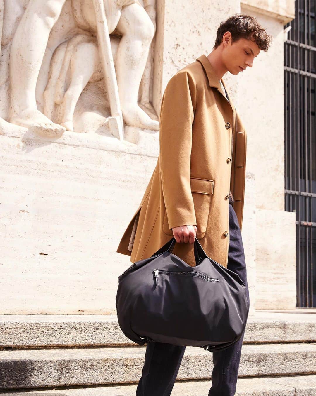 フルラのインスタグラム：「Right on time: the Furla Man Technical hits the streets.  #thefurlasociety #furlafeeling #newcollection #furla #accessories #fashion」