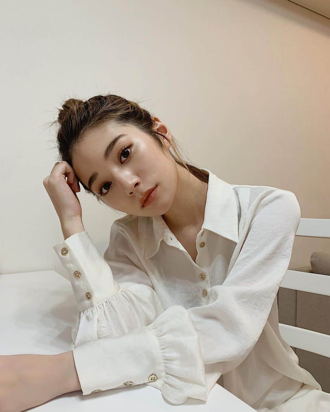 浪花ほのかのインスタグラム：「コスメコスメ🙊🙊 最近は涙袋きらきらするのがすきです♡ おすすめのコスメ貼っておきますね！」