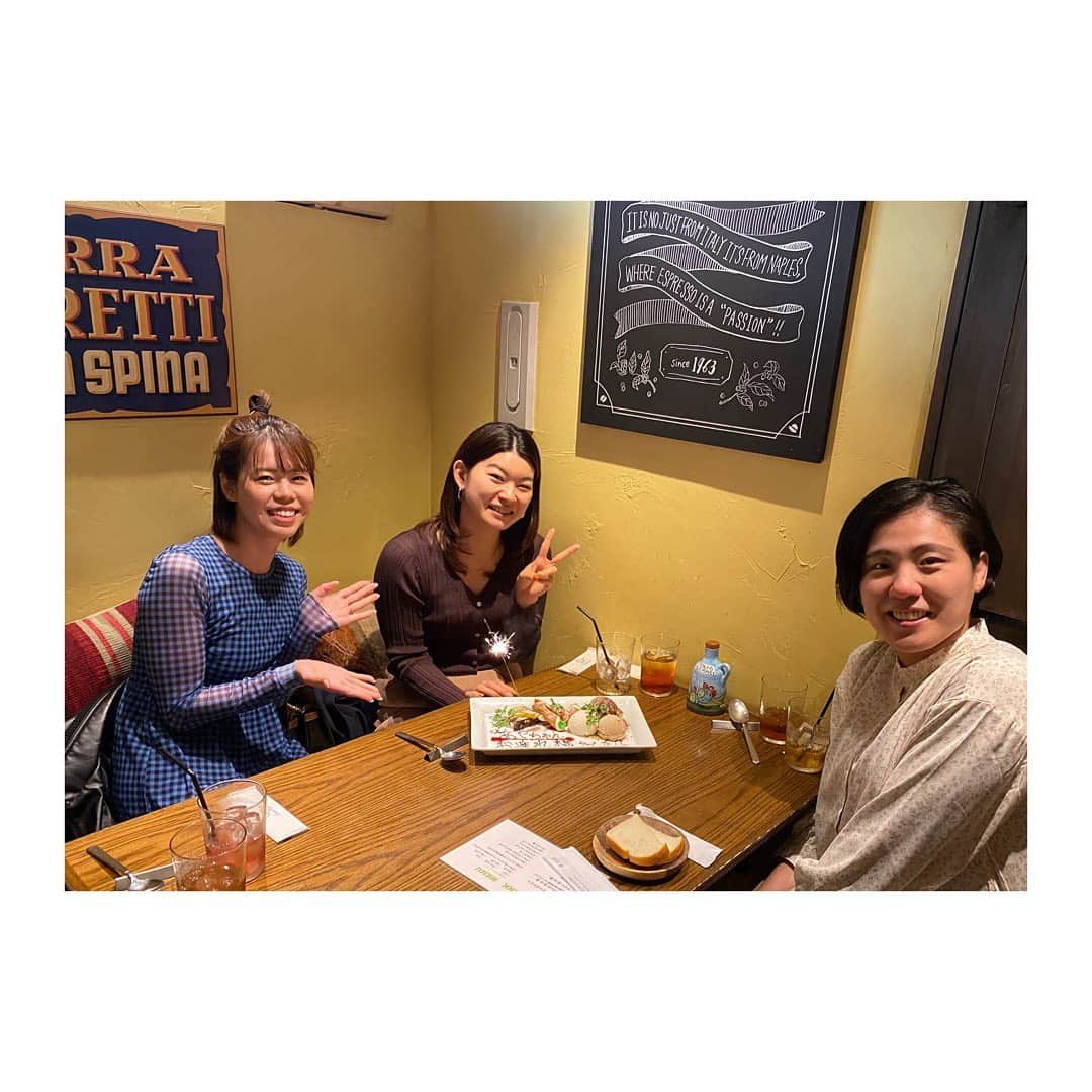 髙橋礼華のインスタグラム：「. . 久しぶりに3人集まれましたー❤️❤️ 近況を報告しあったり、お互いの競技のこと話したりとても楽しい女子会でした☺️✨ . . サプライズまでしてもらってめっちゃ嬉しかったー😭💕 . プレゼントも私が最近ハマってるものでさすがなっちゃんとはるかちゃん💝 . . 3人でできることを色々話し合ったのでそれが実現できたらいいなぁー💓 . . #1990年生まれ #競泳 #柔道 #バドミントン #元アスリート #これからは月1で会おうね」