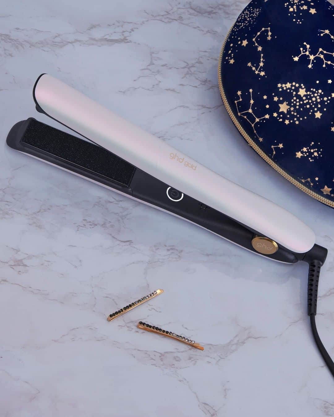 ghd hairさんのインスタグラム写真 - (ghd hairInstagram)「It's a celestial-inspired collection that is sooo dreamy ✨💋 The #ghdwishuponastar limited-edition is available to shop now 👆  #ghd #ghdwishuponastar #ghdgold #iridiscent #pearlescent #hairtools #hairgoals #hairinspo #hairstyling #festive #christmasgifts」10月21日 19時45分 - ghdhair