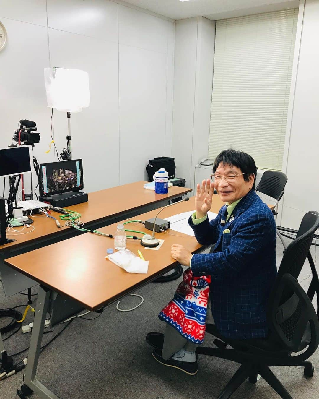 尾木直樹さんのインスタグラム写真 - (尾木直樹Instagram)「名古屋のCBC放送「チャント」東京スタジオから生出演。機材性能良くてスムーズに出来楽しかったですーー - #CBC#チャント#リモート出演#楽しかった❤️ #尾木ママ」10月21日 19時51分 - oginaoki_ogimama