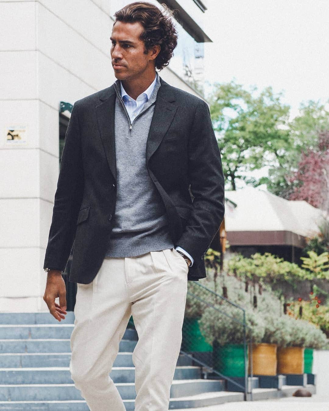 ハケットのインスタグラム：「Lightweight layering, done right. Embrace cooler days with standout pieces from our autumn collection, available online and in-store today. @beltranlozano #STAYHackett」
