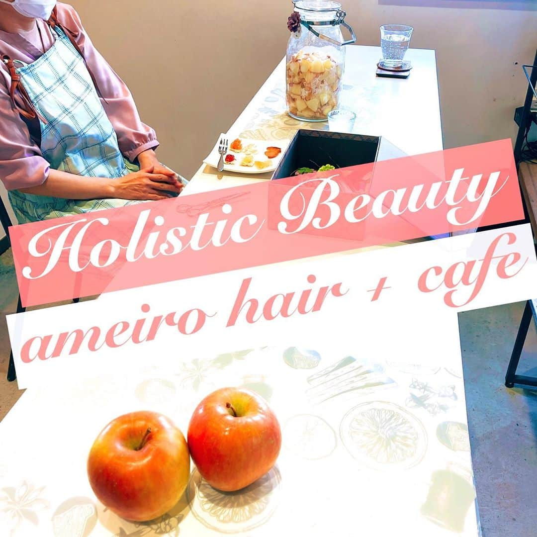 金村慎太郎〈hair+cafe〉のインスタグラム：「. すっかり秋の雰囲気ですね。  今日の午前中は 1day酵素ジュース作り教室でした♪  ﻿ ﻿ いつもと違うサロンの雰囲気の中 会話もはずみ楽しい空気感☆  髪とカラダの話もしっかりさせていただきました♪ ﻿ ﻿  11月も引き続き酵素ジュース作り教室を開催致します♪  ◼️開催日程 11月4日（水）10時〜﻿ 11月11日（水）満席﻿ 11月18日（水）満席 11月29日（日）10時〜﻿ ﻿ ﻿ ◼️受講料金 90分/6,600円﻿（税込） 受講料金はご参加当日にお持ち下さい。 テキスト、ボトル、材料費込みです。  ◼️申込方法 DMにて「教室参加」とメッセージをお願い致します。 もしくはお電話、 プロフィールの公式LINEからも お申し込みできます。 ameiro📞06-6152-8308  ◼️定員 1回の教室でお二人のみとなっております。  日曜日ご希望の方もいらっしゃるので、﻿ 今回は29日の日曜日も開催致します♪﻿ ﻿  ぜひお友達をお誘いしてご一緒に楽しみに来て下さい♪ ﻿  気になる方は一度ご連絡下さいね♪﻿ ﻿ ﻿  ﻿ ➡︎髪質改善はカラダの健康から！﻿ ﻿ ﻿ 当店の酵素ジュースはすべて試飲できますので、カラーの待ち時間などにも﻿ ぜひお召し上がり下さい♪﻿ ﻿ ﻿ ﻿ ameiro▷▷﻿ ﻿ ﻿ 髪質改善の結果でたくさんの口コミをいただき、日々美髪を生み出してます✨﻿ ﻿ ﻿ もっと何かできないか？﻿ ﻿ ﻿ 女性たちの美のために…﻿ ﻿ ﻿ 髪だけではなく、﻿ 美容のプロとして、美容師として。﻿ ﻿ ﻿ 美を維持するには、﻿ 健康がどうしてもヒモづいてきますよね。﻿ ﻿ ﻿ 髪質改善を突き詰めると、﻿ 健康なカラダを維持することにたどり着きます。﻿ ﻿ ﻿ 日本酵素マイスター協会認定&﻿ 髪質改善専門店のアメイロだからこそできる。﻿ ﻿ ﻿ 体質改善＋髪質改善✨﻿ ﻿ ﻿ *･゜ﾟ･*:.｡..｡.:*･'*:.｡. .｡.:*･゜ﾟ･*﻿ ﻿ ﻿ 💎無料カウンセリングプレゼント 💎﻿ ﻿ ▼髪質でお困りの方はプロフィールへ▼﻿ ﻿ （クリック）﻿ ﻿ @ameiro_hair ﻿ ﻿ ★ライン友達追加で﻿ 無料カウンセリングをプレゼント★﻿ ﻿ LINE ID検索→﻿ @ mmd5236z﻿ （@を必ずつけてくださいね♪）﻿」