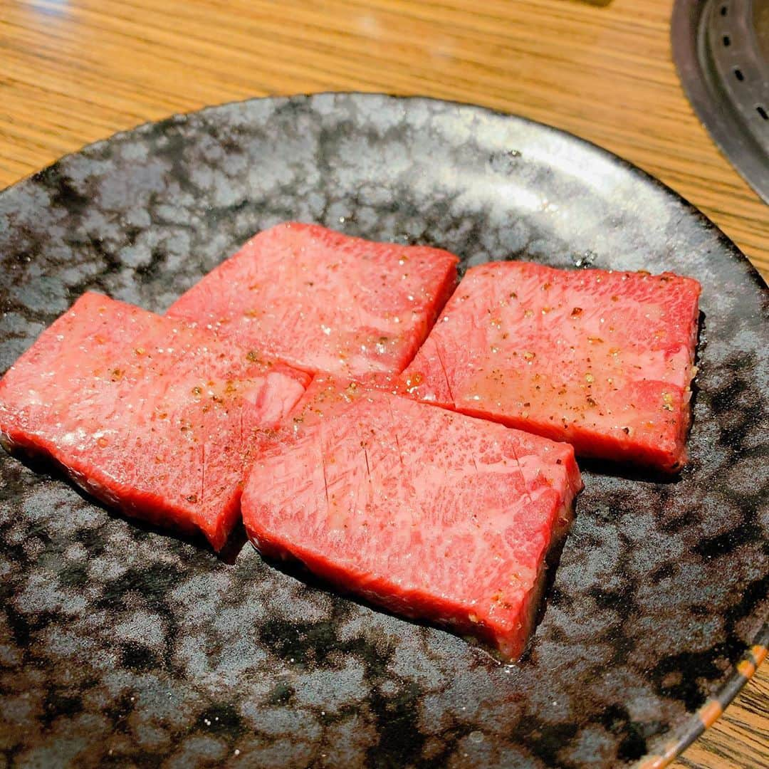 ひよこ先輩さんのインスタグラム写真 - (ひよこ先輩Instagram)「お肉の日🥩写真全部撮れず😂 この前リタッチしてカットして 久々にエクステ付けてもらったよ☺️🍀 【 @elyts_yone 】 リタッチ、カット、トリートメント、マイクロバブルしてもらった😎💕 @hairsalon_elyts  いつもありがとうございます🥺💝 . #渋谷 #エリーツ #elyts #メイク  #TOKIOトリートメント #道玄坂 #ヘアカラー  #美容院 #メイク #ロングヘア　#ストレート #焼肉　#ディナー  #晩ご飯」10月21日 20時04分 - piyo14ko