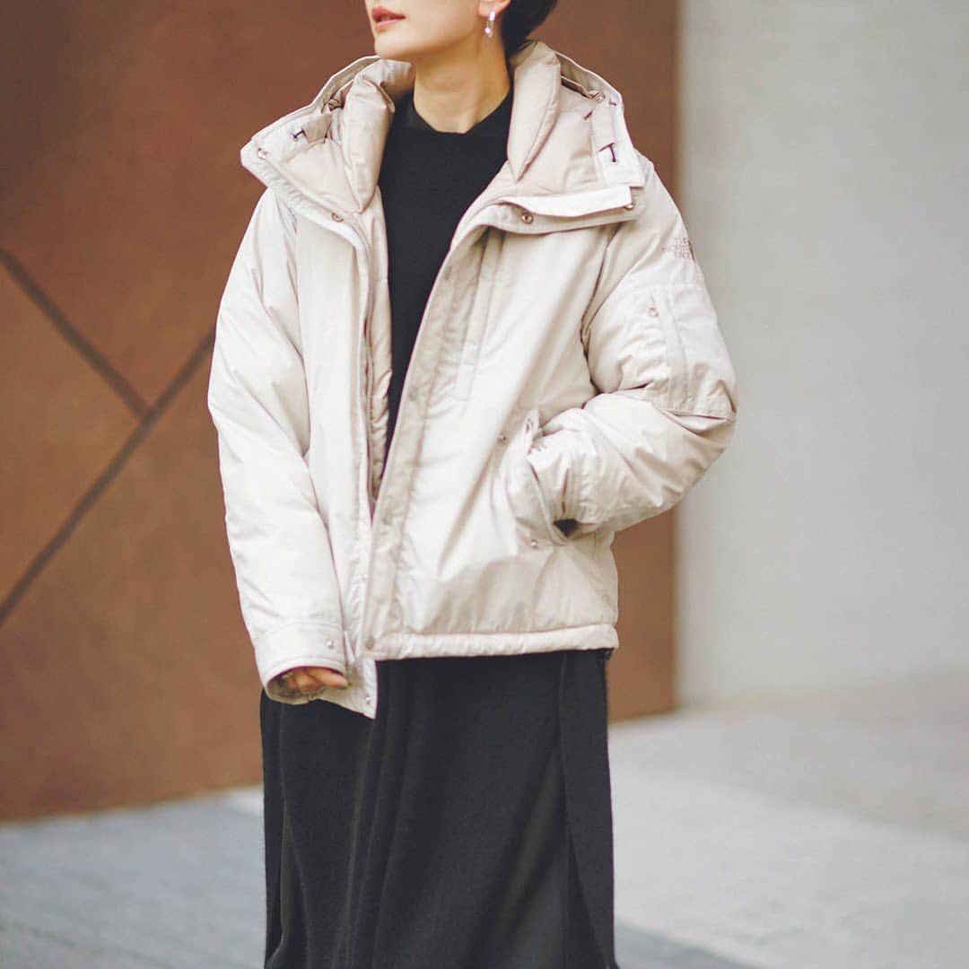 のインスタグラム：「#winter #preorder﻿ #newarrival﻿ ﻿ いま時期から抑えておきたい、﻿ 冬の主役 "ダウンコート" ﻿ ﻿ 着心地のよさ、機能性、デザインなど﻿ 自分好みのアウターをいまからしっかりと吟味してみては。﻿ ﻿ 気になるアイテムはいますぐCHECK‼︎﻿ ﻿ 🛒wish list﻿ ---------------------------------------------------- ﻿ ﻿ ✔︎ 【THE NORTH FACE PPL】MOUNTAIN SHORT DOWN﻿ ¥60,000+tax (lady's) size S﻿ NO.20020410005230﻿ pre order  11月上旬入荷予定﻿  col.black, brown, beige(掲載カラー) 全3色 ﻿ ﻿ 「THE NORTH FACE PURPLE LABEL」﻿ から JOURNAL STANDARD スペシャルモデルがベイクルーズストアにてweb先行予約実施中‼︎ ﻿ ﻿ 定番でリリースしているマウンテンショートダウンをアーカイブモデルとして、 ﻿ JOURNAL STANDARD のエッセンスをプラスした限定アイテムです。﻿ ﻿ ﻿ ✔︎ Drapey loan onepiece﻿ ¥16,000+tax no.20040400900030﻿ ﻿ ✔︎ 【MAISON CHANTOISE.】KNIT LONG PONCHO﻿ ¥31,000+tax no.20080410002530﻿ ﻿ ︎✔︎ 【REMME】 LONG BOOTS﻿ ¥29,400+tax no.20093410006430﻿ @remme_official ﻿ ﻿ ----------------------------------------------------﻿ ﻿ 【Follow Me !!!】﻿ JOURNAL STANDARD 一部店舗にてオフィシャルinstagram 日々更新中‼︎﻿ ﻿ ----------------------------------------------------﻿ ﻿ @thenorthface.purplelabel ﻿ ﻿ @baycrews﻿ #baycrews﻿ #ladies﻿ #fashion﻿ #standard﻿ #style﻿ #2020autumn﻿ #newarrivals﻿ #ootd ﻿ #journalstandard﻿ #boots﻿ #dawn﻿ #PPL﻿ #パープルレーベル﻿ #ベイクルーズ」