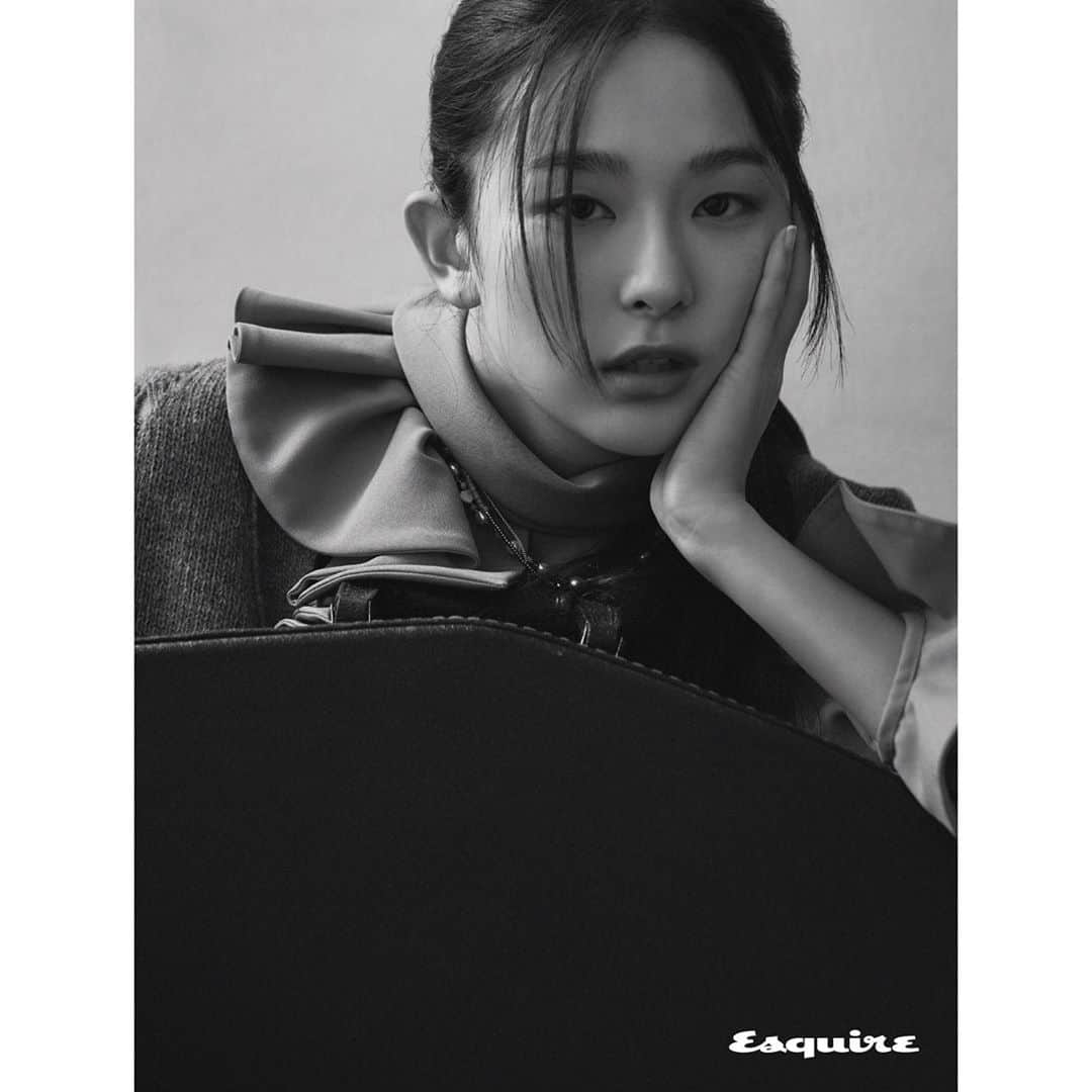 スルギさんのインスタグラム写真 - (スルギInstagram)「@esquire.korea 에스콰이어 11월호를 확인해주세요❤️」10月21日 19時59分 - hi_sseulgi