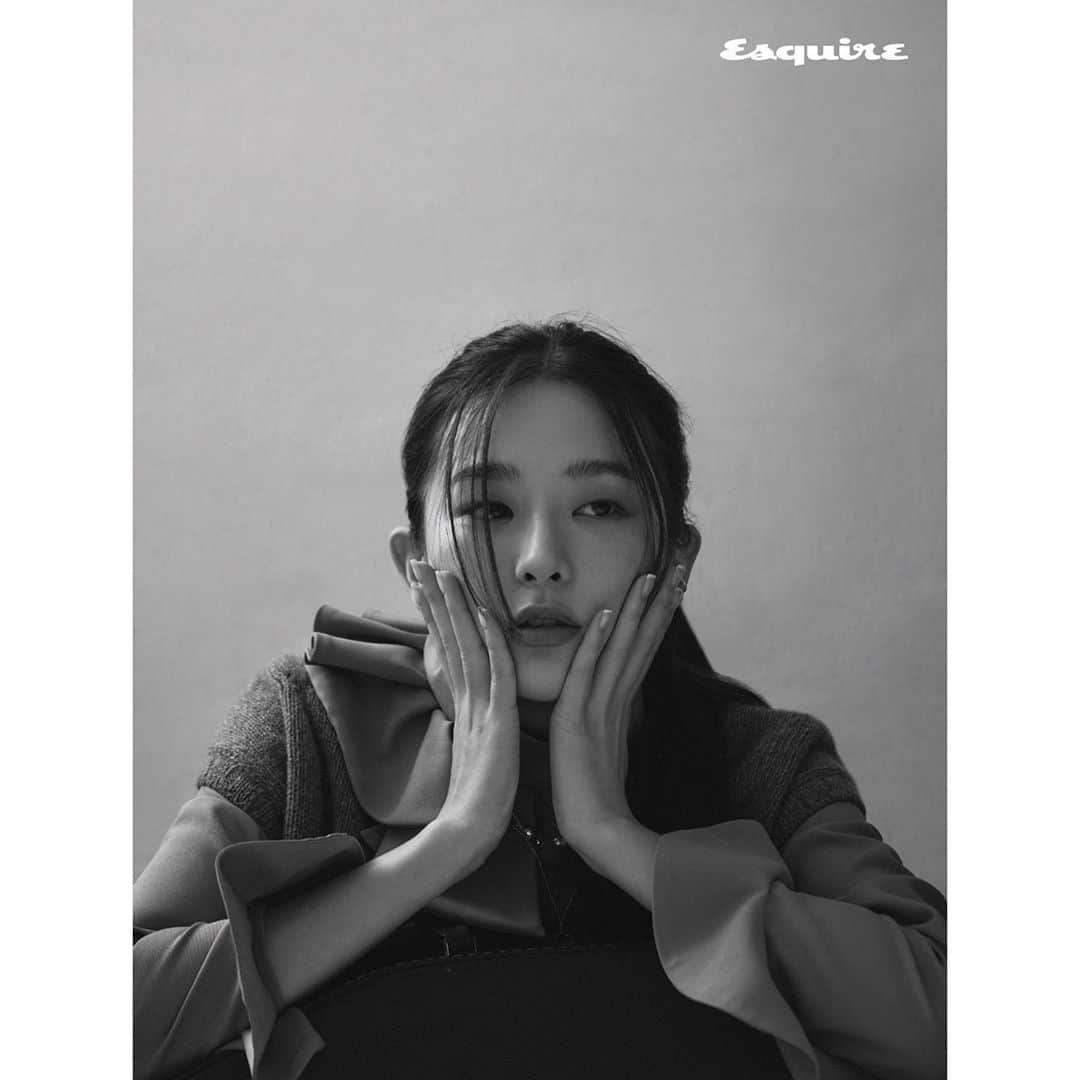 スルギさんのインスタグラム写真 - (スルギInstagram)「@esquire.korea 에스콰이어 11월호를 확인해주세요❤️」10月21日 19時59分 - hi_sseulgi