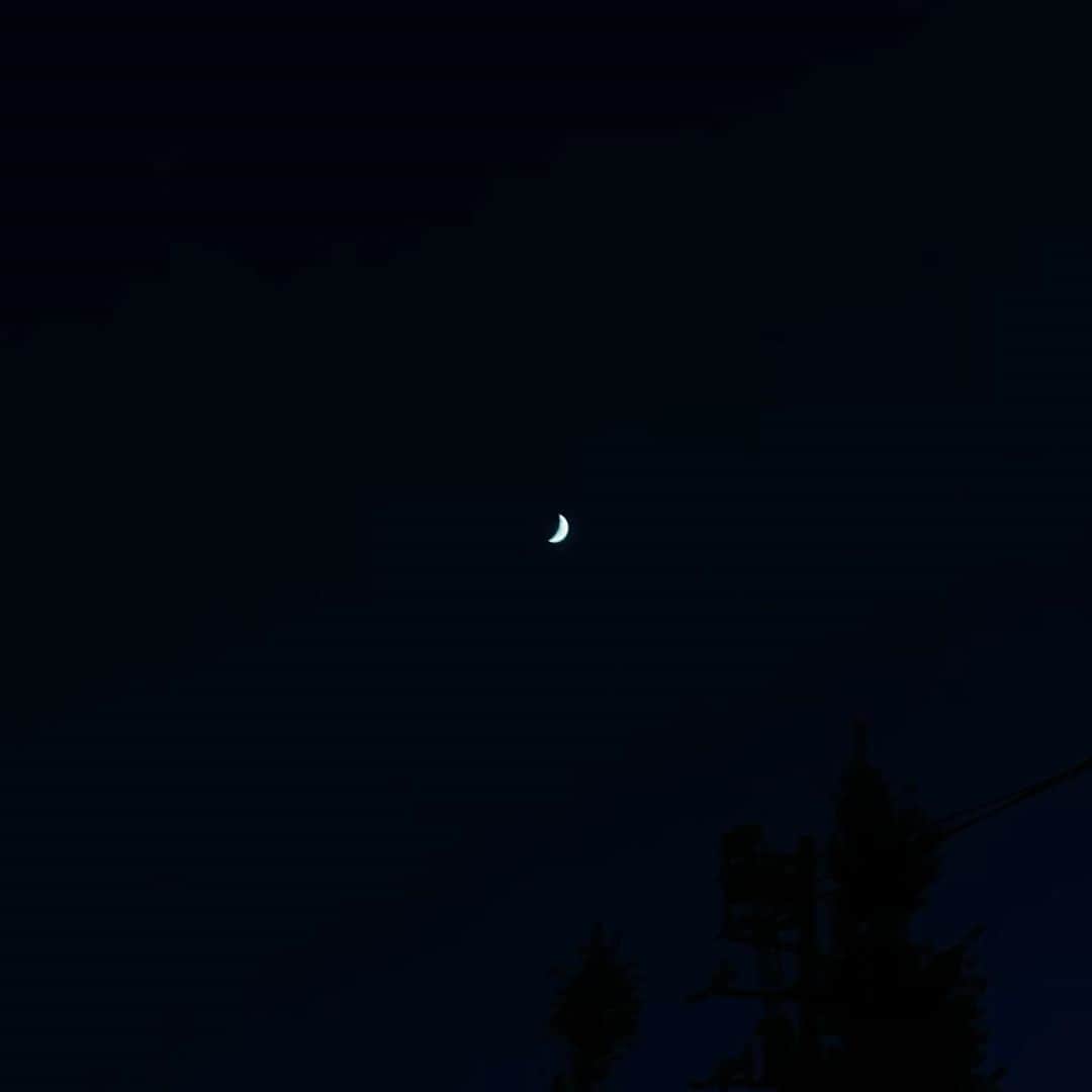 黒石奈央子さんのインスタグラム写真 - (黒石奈央子Instagram)「今日はオリオン座流星群がよく見える日らしい。  月も綺麗。  夜は星を見てみよう⭐️  #オリオン座流星群#オリオン座流星群チャレンジ」10月21日 20時03分 - blackstone705