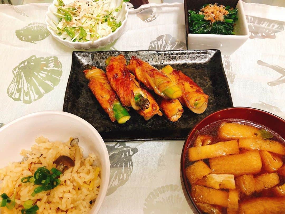 のインスタグラム：「ご飯作るの楽しいなぁ🍚﻿ ﻿ お肉はニチレイ一択！﻿ ﻿ あたしの冷凍庫にはいろんな種類の部位が冷凍されてるから安くなった野菜とかと合わせて解凍して使ってる🤤﻿ ﻿ スポーツフードアドバイザーの資格があるから次はランニング食学検定を受けるつもりでっす🤤﻿ ﻿ #ちゃー飯 #チャークッキング #yummy #Delicious #good #love #handmade #made #in #moana #instagram #instagohan #instafood #ご飯 #好き」