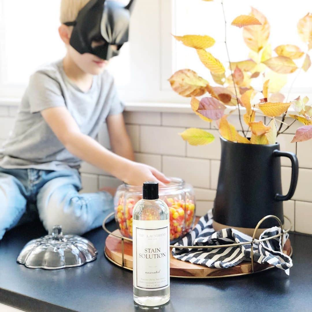 THE LAUNDRESS JPさんのインスタグラム写真 - (THE LAUNDRESS JPInstagram)「ハローウィンパーティーの準備はできましたか？🎃🎃🎃カーペットやソファーにチョコレート🍫キャンディー🍭のシミが付いても心配しないでください！ ステインソリューションが解決してくれます✨パーティーを楽しみましょう✨✨✨.  #thelaundress #thelaundressjp #ランドレス #ハローウィンパーティー #ハローウィン #シミ抜き #ステインソリューション #チョコレート #キャンディー」10月21日 20時10分 - thelaundressjp