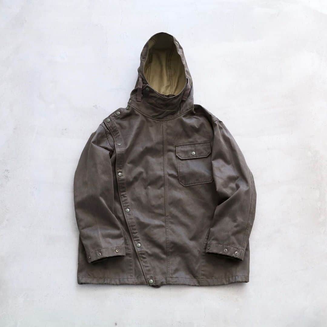 のインスタグラム：「_ Engineered Garments / エンジニアードガーメンツ "sonor shirts jacket - coated twill" ¥57,200- _ 〈online store / @digital_mountain〉 https://www.digital-mountain.net/shopbrand/000000012581/ _ 【オンラインストア#DigitalMountain へのご注文】 *24時間受付 *15時までのご注文で即日発送 *1万円以上ご購入で、送料無料 tel：084-973-8204 _ We can send your order overseas. Accepted payment method is by PayPal or credit card only. (AMEX is not accepted)  Ordering procedure details can be found here. >>http://www.digital-mountain.net/html/page56.html  _ #NEPENTHES #EngineeredGarments #ネペンテス #エンジニアードガーメンツ _ 本店：#WonderMountain  blog>> http://wm.digital-mountain.info _ 〒720-0044  広島県福山市笠岡町4-18  JR 「#福山駅」より徒歩10分 #ワンダーマウンテン #japan #hiroshima #福山 #福山市 #尾道 #倉敷 #鞆の浦 近く _ 系列店：@hacbywondermountain _」
