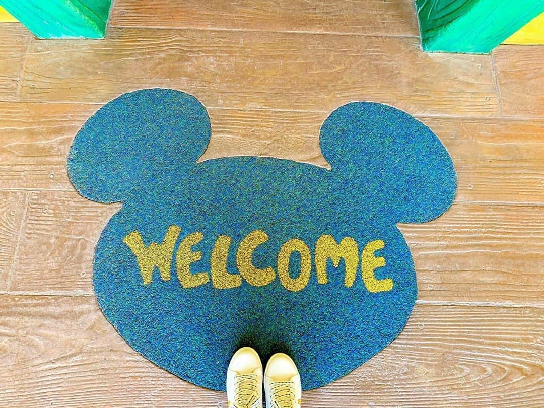 上坂由莉のインスタグラム：「\ \ Welcome🐾 / /﻿ ﻿ まだまだ引越し作業終わってないけど﻿ ちょっとずつ周りの環境に慣れていきたな🐥🌱﻿ ﻿ ﻿ #welcome #mickey #disney #disneyland﻿」