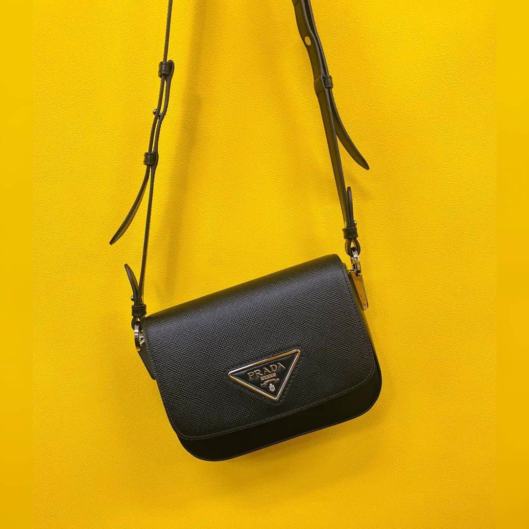黒田瑞貴のインスタグラム：「お気に入り🤍  #prada  #プラダ #新作　#bag  #fashiongram #ootd #ootdfashion」
