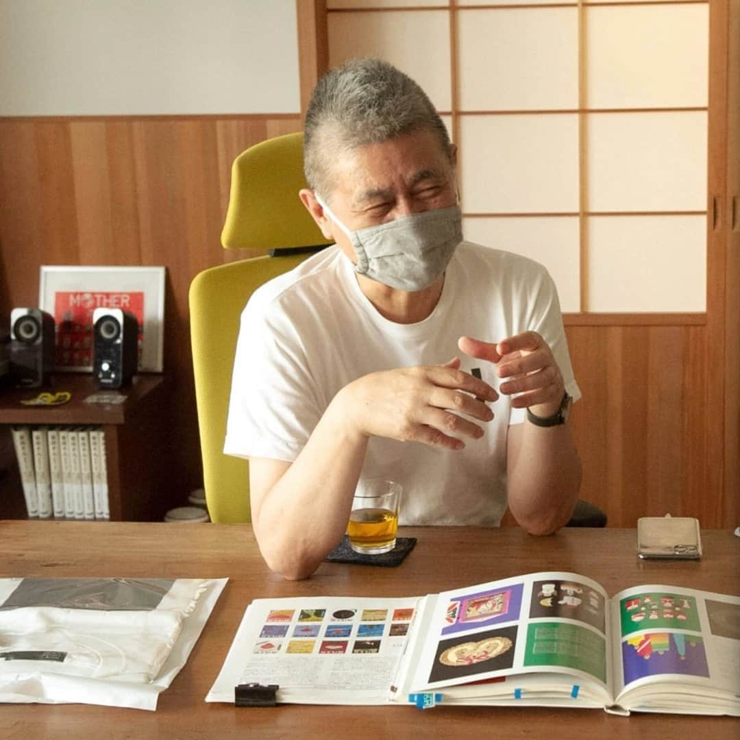 ほぼ日刊イトイ新聞さんのインスタグラム写真 - (ほぼ日刊イトイ新聞Instagram)「【和田誠さんについて、糸井重里が話したこと。】⠀ 10月22日より渋谷パルコのほぼ日曜日で⠀ 展覧会「和田誠さんと。」がはじまります⠀ 和田さんが描かれてきた⠀ 『週刊文春』の表紙絵の原画40点以上、⠀ 事務所からお借りした愛用の文房具の展示、⠀ 「映画」や「音楽」を切り口にまとめられた⠀ 代表作を紹介するコーナーなどがあり、⠀ 和田誠さんの世界に浸ることができます。⠀ その開催を記念して、糸井重里が以前⠀ 「文春オンライン」のために話した⠀ 和田誠さんへの思いをご紹介します。⠀ @hobonichi1101 のリンクからぜひおたのしみください。⠀ 「持ち上げたりはいやだけど、⠀ 　その火を絶やさないように。」⠀ https://buff.ly/3o7WZho⠀ ⠀ #表紙はうたう完全版 発売を記念 #和田誠さんと ⠀ 会期：2020年10月22日～11月15日⠀ 場所：渋谷PARCO8F #ほぼ日曜日⠀ @parco_hobonichi ⠀ #和田誠 さん #糸井重里⠀ #渋谷PARCO #渋谷パルコ⠀ #ほぼ日 #ほぼ日刊イトイ新聞⠀ #ほぼ日のよみもの」10月21日 20時30分 - hobonichi1101