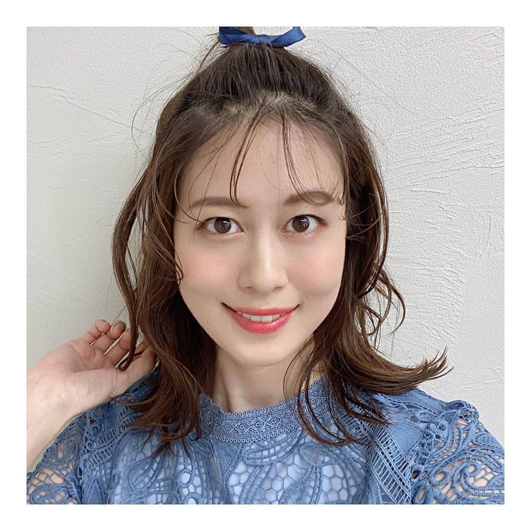 川村礼美のインスタグラム：「頭の上にリボン🎀 を成立させちゃうヘアメイクさんって偉大👏✨✨ ・ ・ ・ #ヘアアレンジ #ヘアスタイル #ヘアオイル #ヘアメイク #お呼ばれヘア  #パーティーヘア #ヘアセット #ヘアアクセサリー #ヘアースタイル  #ウェーブ巻き #うざバング #シースルー前髪  #シースルーバング #hairstyle #hairarrange」