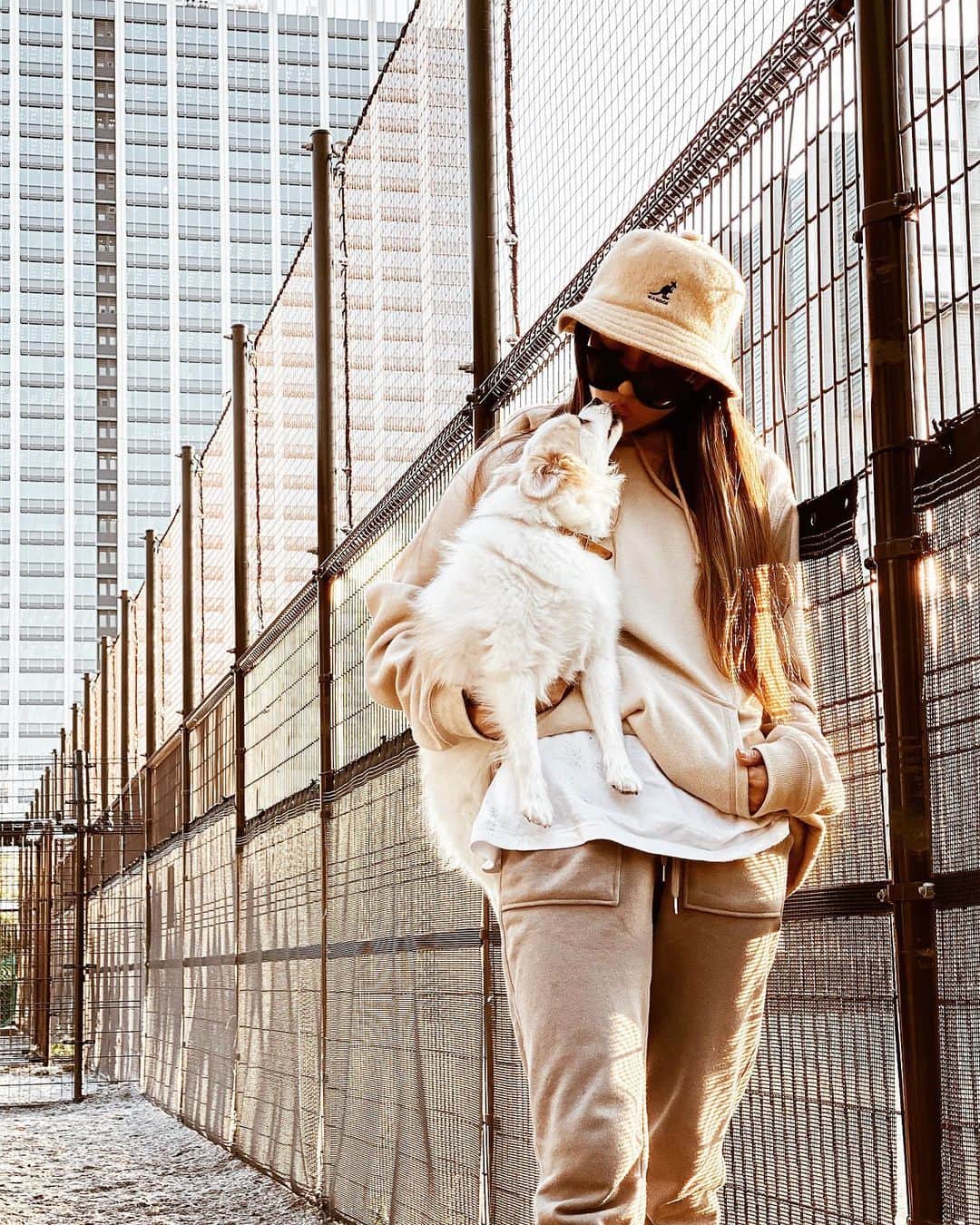 佐藤あずみさんのインスタグラム写真 - (佐藤あずみInstagram)「𝒍𝒐𝒗𝒆...🤎  #outfits #coordinate #fashion #ootd #dogpark #doglife #doglover #きょこ #私服 #コーデ #ドッグラン #ドッグランコーデ」10月21日 20時27分 - azumisato0330