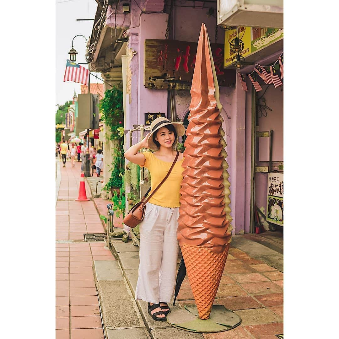 sunaさんのインスタグラム写真 - (sunaInstagram)「I have found very big icecream! but I like maccha icecream the most🍨  #旅muse#旅ジェニック #タビジョと繋がりたい #おうちで旅行気分#jtbで旅したい#マイトリ#ソラタビライフ#ハヤリタビ#tabippo#旅工房#tabichill#ここにitta#タビジェニ #海外旅行#海外旅行好きと繋がりたい#女子旅#anaタビキブン #knt感旅#クアラルンプール#travel_channel#travelphotography#旅行好きな人と繋がりたい #海外旅行好きな人と繋がりたい#joytb#rakutentravel#私と世界遺産#malta #海外旅行のstw#malaysia#マレーシア移住生活」10月21日 20時28分 - sofia_muslimjapan