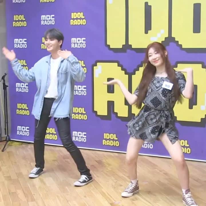 チェリョンのインスタグラム：「throwback Chaeryeong & Day6's Young K dancing to Dalla Dalla on Idol Radio🤟🎶」