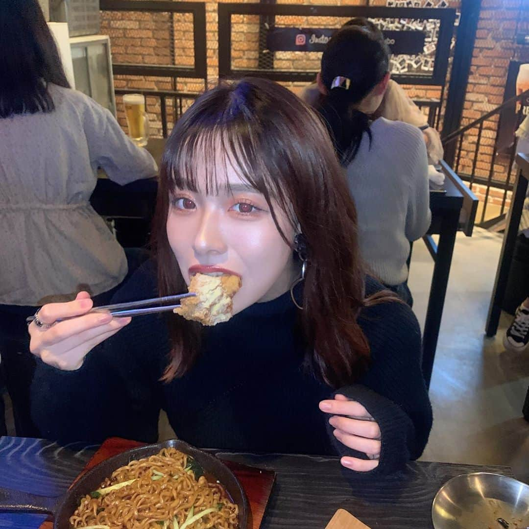 Pyonさんのインスタグラム写真 - (PyonInstagram)「食欲旺盛ぴょん太🐰 . . . #オルチャンヘア#韓国ヘア#新大久保#티셔츠#티셔츠코디#ulzzang#쇼트헤어#커트#미용실#염색#롱헤어#헤어스타일#좋아요#좋아요반사#좋아요그램#좋아요환영#좋아요테러#좋아요꾹#좋아요폭탄#좋아요꾸욱#소통#99년생#소통해요#소통환영#소통그램#bts#韓国好きな人と繋がりたい」10月21日 20時34分 - pyonta_36