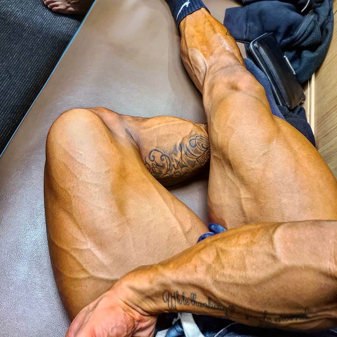 中村直輝さんのインスタグラム写真 - (中村直輝Instagram)「#脚#筋肉#トレーニング#得意部位#刺青#タトゥー#tattoo#japanesetattoo   今年は脚の優先順位を下げて上半身ばかりしてたので来年は脚の優先順位を一番に頑張ります。」10月21日 20時37分 - _naokinakamura_