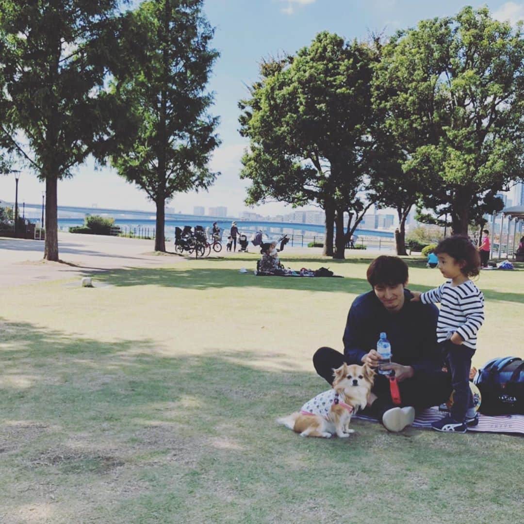 岡田優介のインスタグラム：「公園日和  #泣かされるぼうず」