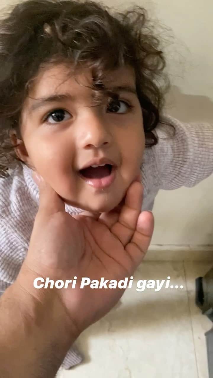 Gaurav Tanejaのインスタグラム：「Rashu ki chori pakdi gayi..  #MalaiChor #Flyingbeast」