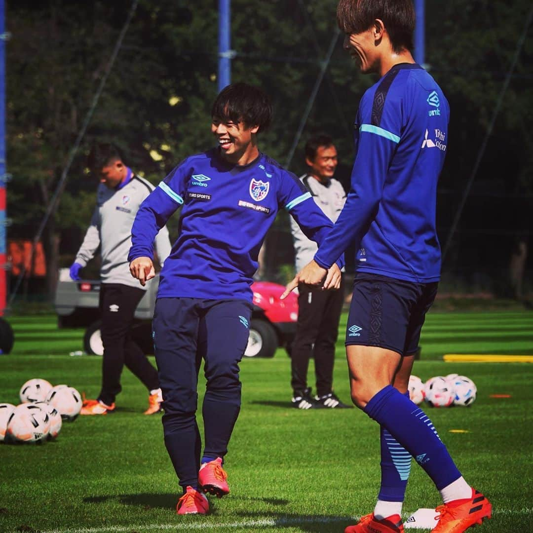 FC東京オフィシャルグッズさんのインスタグラム写真 - (FC東京オフィシャルグッズInstagram)「🔵🔴 全員で前を向いて次の戦いへ。 味スタで全員のチカラで勝利を。 @fctokyoofficial  #FC東京 #fctokyo #tokyo」10月21日 20時39分 - fctokyoofficial