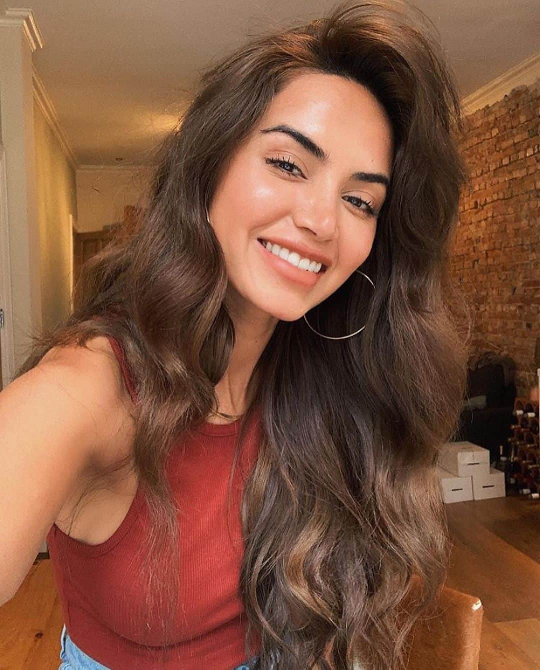 Diipa Büller-Khoslaのインスタグラム：「Hair, hair, hair, hair, hair. All about hair. 😍 Momi’s 4 Golden Hair Rules video coming in 3 hours! Who is excited? 🤗」