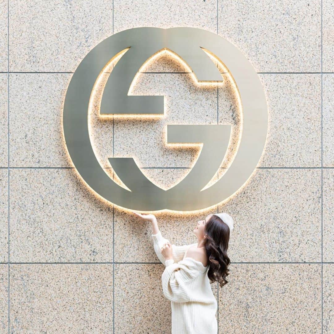 𝐊𝐚𝐤𝐢𝐠𝐢𝐅𝐮𝐤𝐚のインスタグラム：「= 𝙃𝙖𝙥𝙥𝙞𝙣𝙚𝙨𝙨 𝙞𝙨 𝙖 𝙥𝙚𝙧𝙛𝙪𝙢𝙚 𝙮𝙤𝙪 𝙘𝙖𝙣𝙣𝙤𝙩 𝙥𝙤𝙪𝙧 𝙤𝙣 𝙤𝙩𝙝𝙚𝙧𝙨ㅤ 𝙬𝙞𝙩𝙝𝙤𝙪𝙩 𝙜𝙚𝙩𝙩𝙞𝙣𝙜 𝙖 𝙛𝙚𝙬 𝙙𝙧𝙤𝙥𝙨 𝙤𝙣 𝙮𝙤𝙪𝙧𝙨𝙚𝙡𝙛. ㅤ ㅤ  幸せは香水のようなもの。 人に振りかけようとすると、 自分にも数滴かかる。 ㅤ ㅤ #todayisanewday」