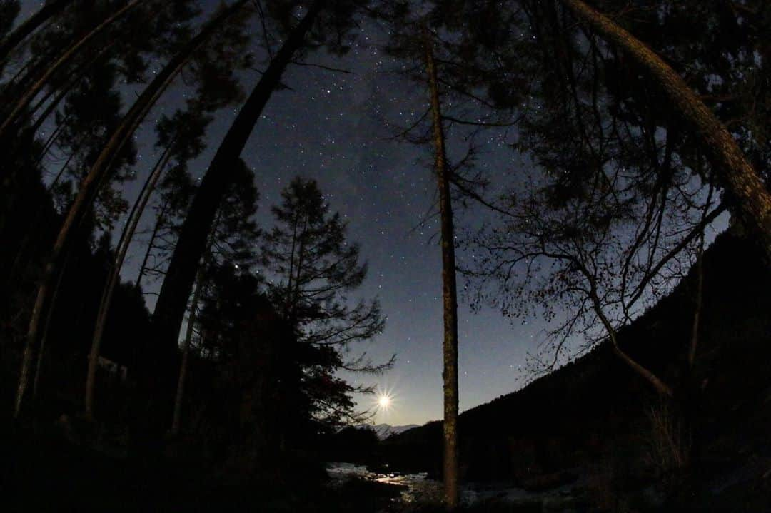 Masackのインスタグラム：「天気に恵まれた。 星、山、川。 どれをとっても最高でした。  今年一番天気に恵まれたキャンプでした。 感謝^ ^  #星 #キャンプ #写真好きな人と繋がりたい  #紅葉」