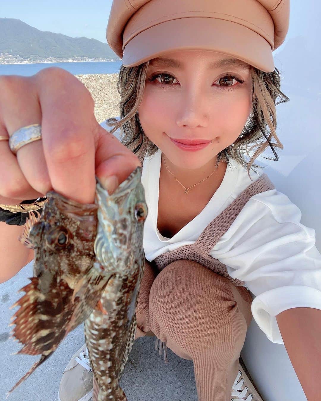 KANAさんのインスタグラム写真 - (KANAInstagram)「この長細いのなに？？ お腹青くて？？？  #小豆島旅行 #海釣り #釣り女子 #釣り #旅女子 #旅行好きな人と繋がりたい #自然が好きな人と繋がりたい #自然と暮らす #カサゴ #どんなもんぢゃーーーい #香川県 #tikitiki」10月21日 20時44分 - k.kana_3sea