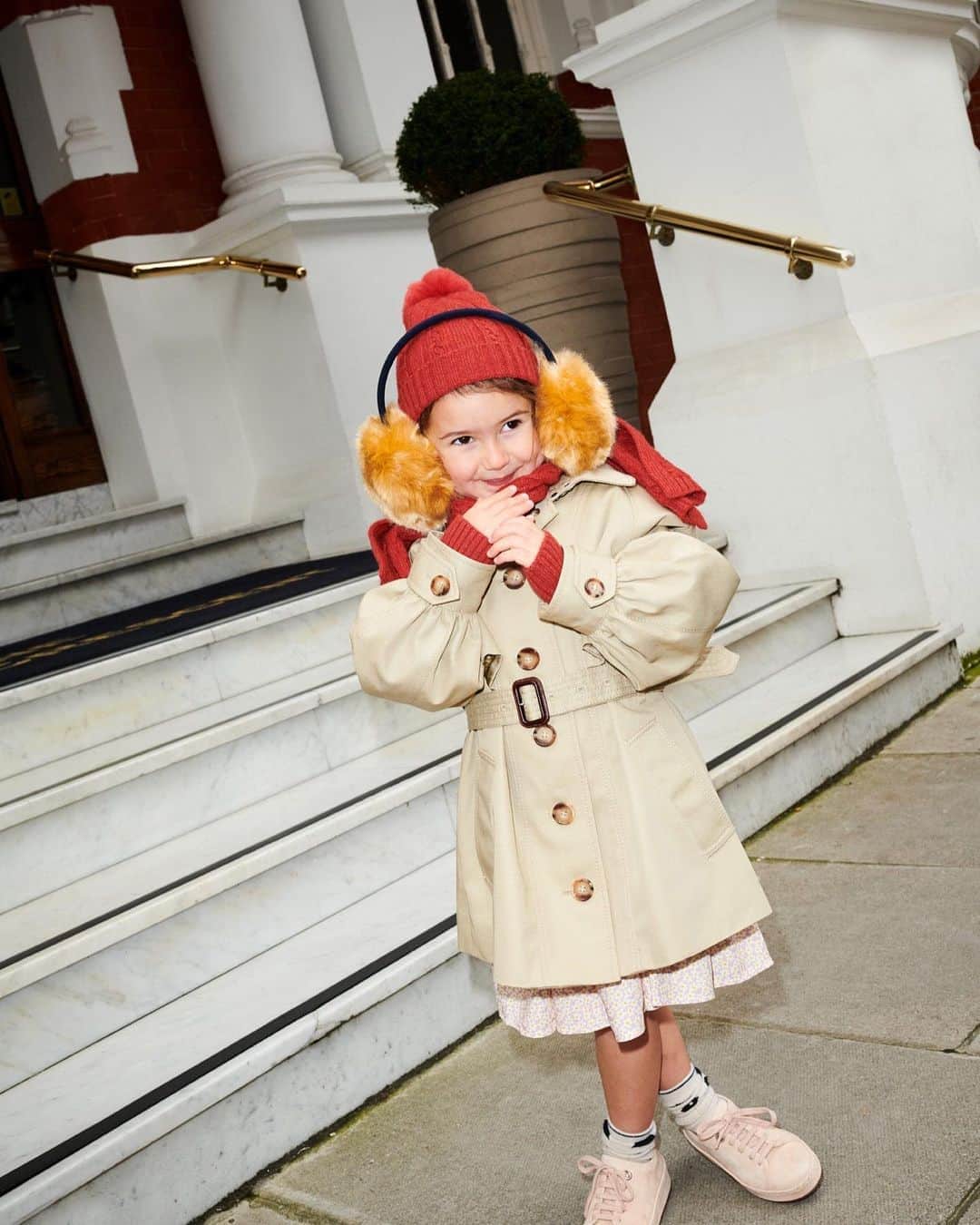 Harrodsさんのインスタグラム写真 - (HarrodsInstagram)「Imitation is the highest form of flattery – and it’s no surprise your little fashionista wants to echo your every style move. This autumn, have your very own mini-me moment with matching trench coats.  Find Childrenswear on the Fourth Floor. For more kid-friendly collections care of your favourite designers, head to our link in bio now.  Photographer: @andrewwoffinden  #Harrods #HarrodsFashion #MiniHarrods」10月21日 20時45分 - harrods