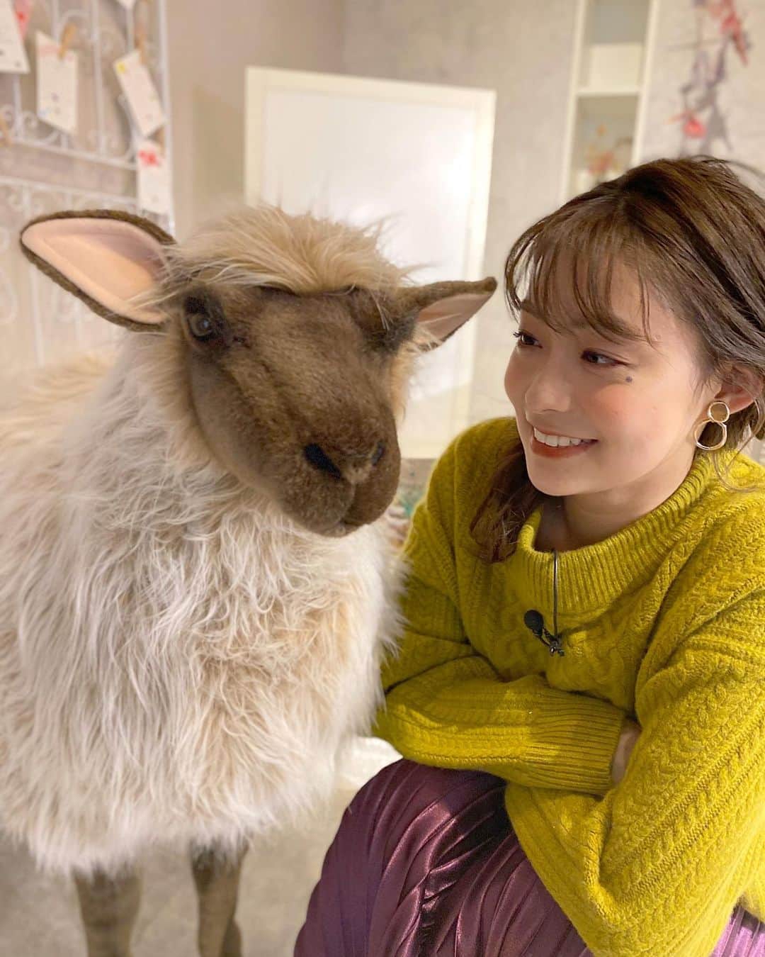 田崎さくらさんのインスタグラム写真 - (田崎さくらInstagram)「🐏🌙﻿ ﻿ ﻿ 初めて @mery.jp さんの本社でお仕事🥺♥️﻿ あまりにも可愛い空間でびっくり、、、﻿ ﻿ 入り口にいた羊さまと一緒に自撮りしようとしたけど（笑）﻿ ﻿ 結局うまく取れずマネージャーさんに﻿ 撮ってもらいました😂﻿ ﻿ 衣装も秋冬な感じでとーっても可愛かった！﻿ ﻿ #mery #mery女子」10月21日 20時46分 - sakura_tazaki