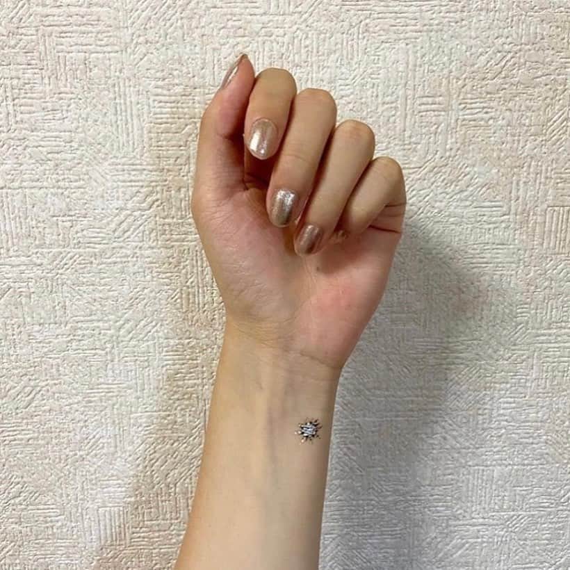 ほのかのインスタグラム：「#タトゥーシール #タトゥー女子 #ネイル #おしゃれさんと繋がりたい #instalike #instagram #lfl #いいね返し」