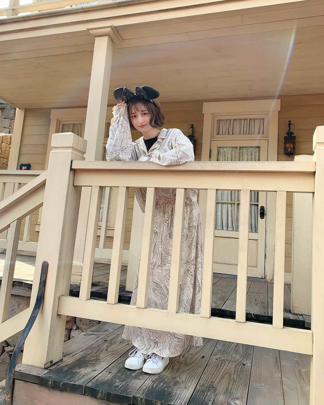 のインスタグラム：「﻿ ﻿ 久しぶりのディズニーランドは最高でした﻿🏰 ﻿ 夢の国はいつでも夢がいっぱい〜 ﻿ ﻿ ﻿  Tops、Skirt @colony2139_jp  Shoes @tommyjeans  ﻿ ﻿ シャツとスカートがマーブル柄のセットアップ﻿ とってもお気に入り☻﻿ ﻿ ﻿ ﻿ ﻿ #ootd#セットアップ#ディズニーコーデ#disneyland #コーディネート#韓国服#全身コーデ#お洒落さんと繋がりたい﻿ ﻿ ﻿」