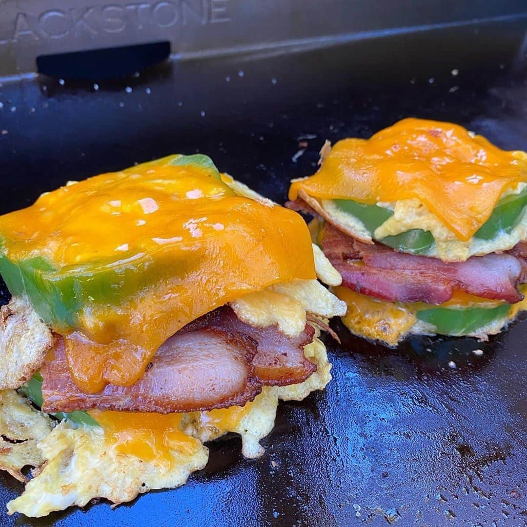 Flavorgod Seasoningsさんのインスタグラム写真 - (Flavorgod SeasoningsInstagram)「Low Carb Breakfast Sandwiches on the @blackstoneproducts seasoned with @flavorgod seasonings 🔥 by @ketogrid⁠ -⁠ KETO friendly flavors available here ⬇️⁠ Click link in the bio -> @flavorgod⁠ www.flavorgod.com⁠ -⁠ Flavor God Seasonings are:⁠ 💥ZERO CALORIES PER SERVING⁠ 🔥0 SUGAR PER SERVING ⁠ 💥GLUTEN FREE⁠ 🔥KETO FRIENDLY⁠ 💥PALEO FRIENDLY⁠ -⁠ #food #foodie #flavorgod #seasonings #glutenfree #mealprep #seasonings #breakfast #lunch #dinner #yummy #delicious #foodporn」10月21日 21時01分 - flavorgod