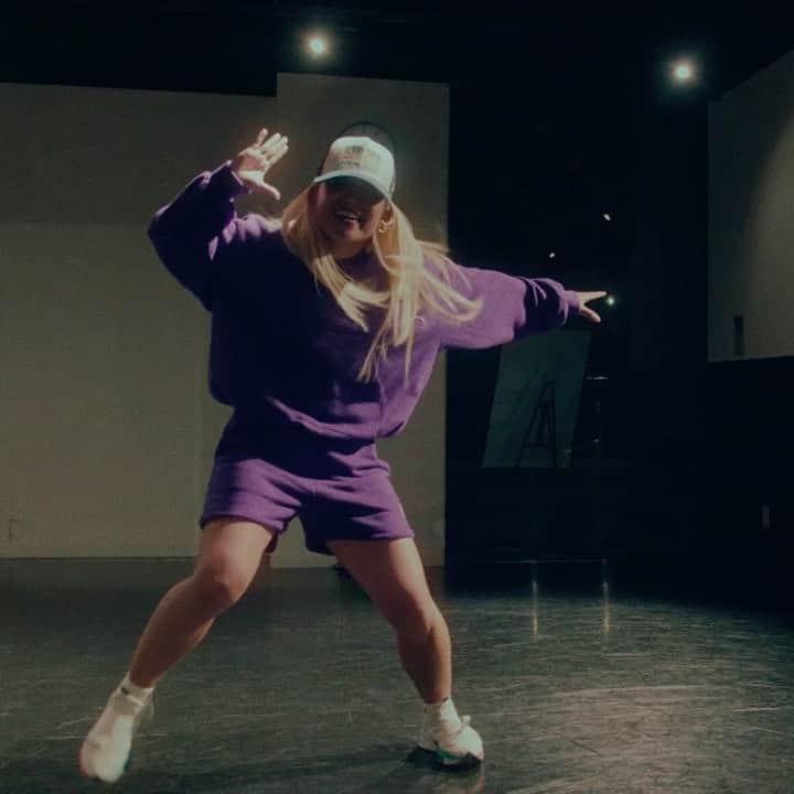 のインスタグラム：「💜a lil night time session🕺 FRANCHISE / @travisscott @miamatangi   full video is UP on my YouTube📺  🎥 @joji_manaka」