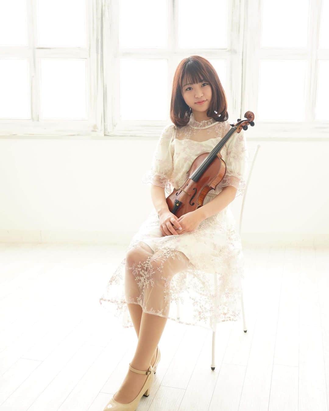 高松あいさんのインスタグラム写真 - (高松あいInstagram)「. アー写🎻 . #高松あい #ヴァイオリニスト #violin #violinist #小提琴 #イチナナ  #アー写 #アーティスト写真 #撮影」10月21日 21時02分 - takamatsu_ai